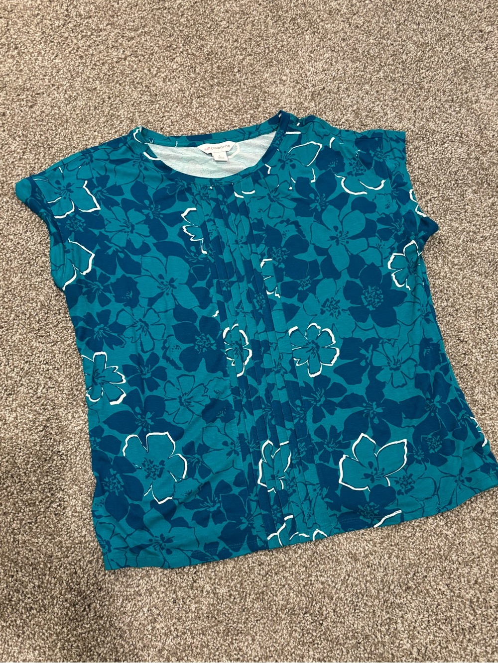 NWOT Liz Claiborne Tee size Large